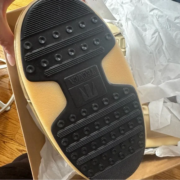 Women’s Tall Glossy Icon Vinil Moon Boots Gold Waterproof size 6 (3.5-6) NEW - Picture 6 of 6